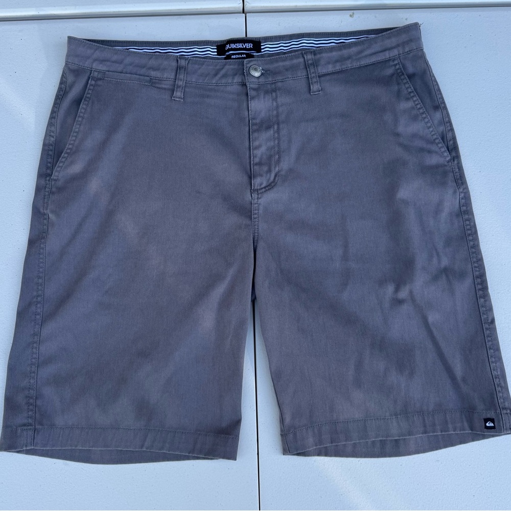 Quiksilver Men's Charcoal/Grey Flat Front Shorts (Size 38”) Like New!